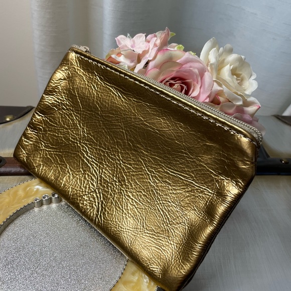 Chic Metallic Soft Gold Leather Bag with Zipper Closure adding a Touch of Glam - Picture 4 of 11